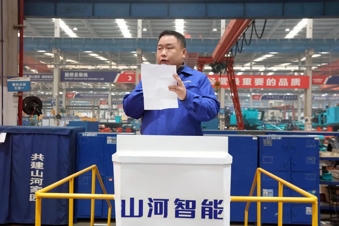 20211202083457_49382 向楷模进建!qyh球友会官网智能56名职工受到职工职业技术较量赞美