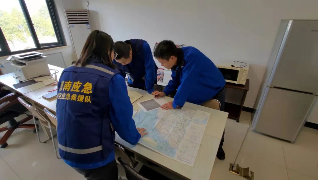 20220314084443_45410 火情就是号令!湖南航空应急接济队qyh球友会官网机组展示“qyh球友会官网速度”