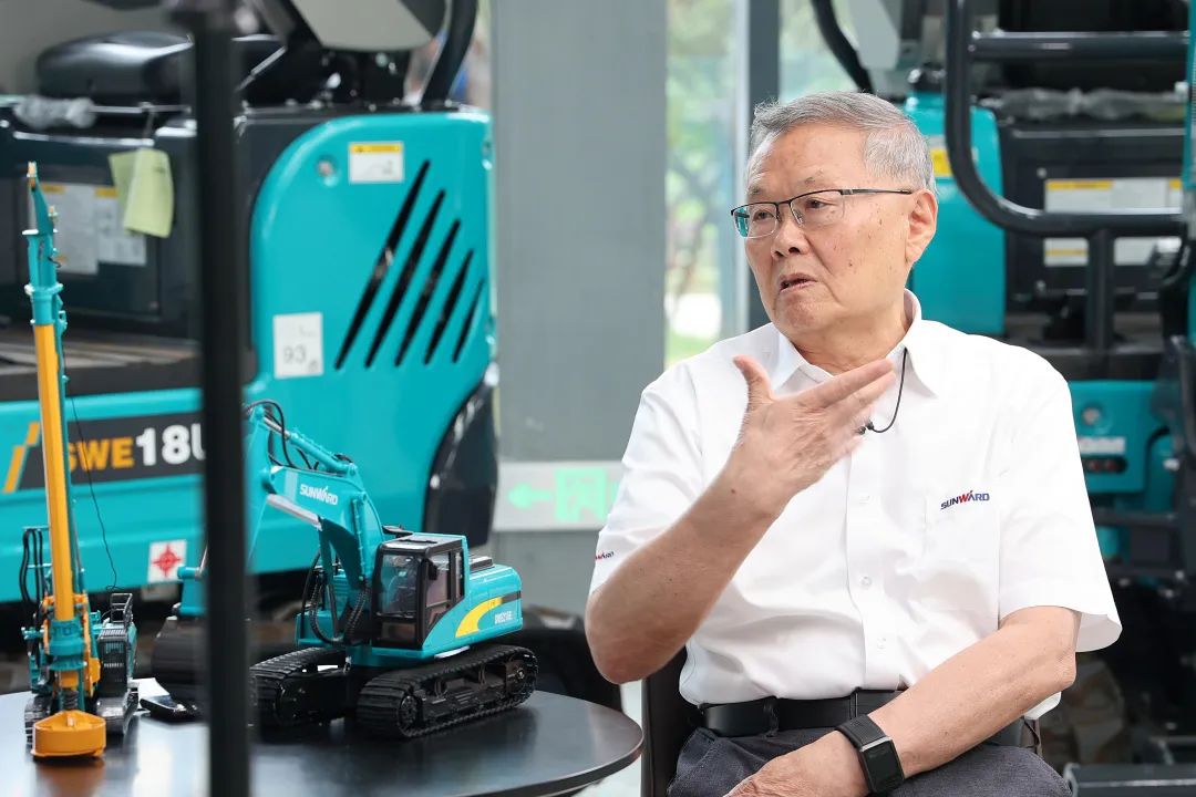 20220527092452_48630 CGTN探厂!专访qyh球友会官网智能董事长、首席专家何清华花絮来了