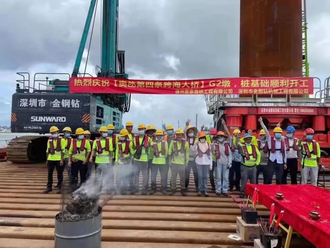 20220601083737_82626 乘风破浪的旋挖钻机!qyh球友会官网智能助建澳氹第四跨海大桥