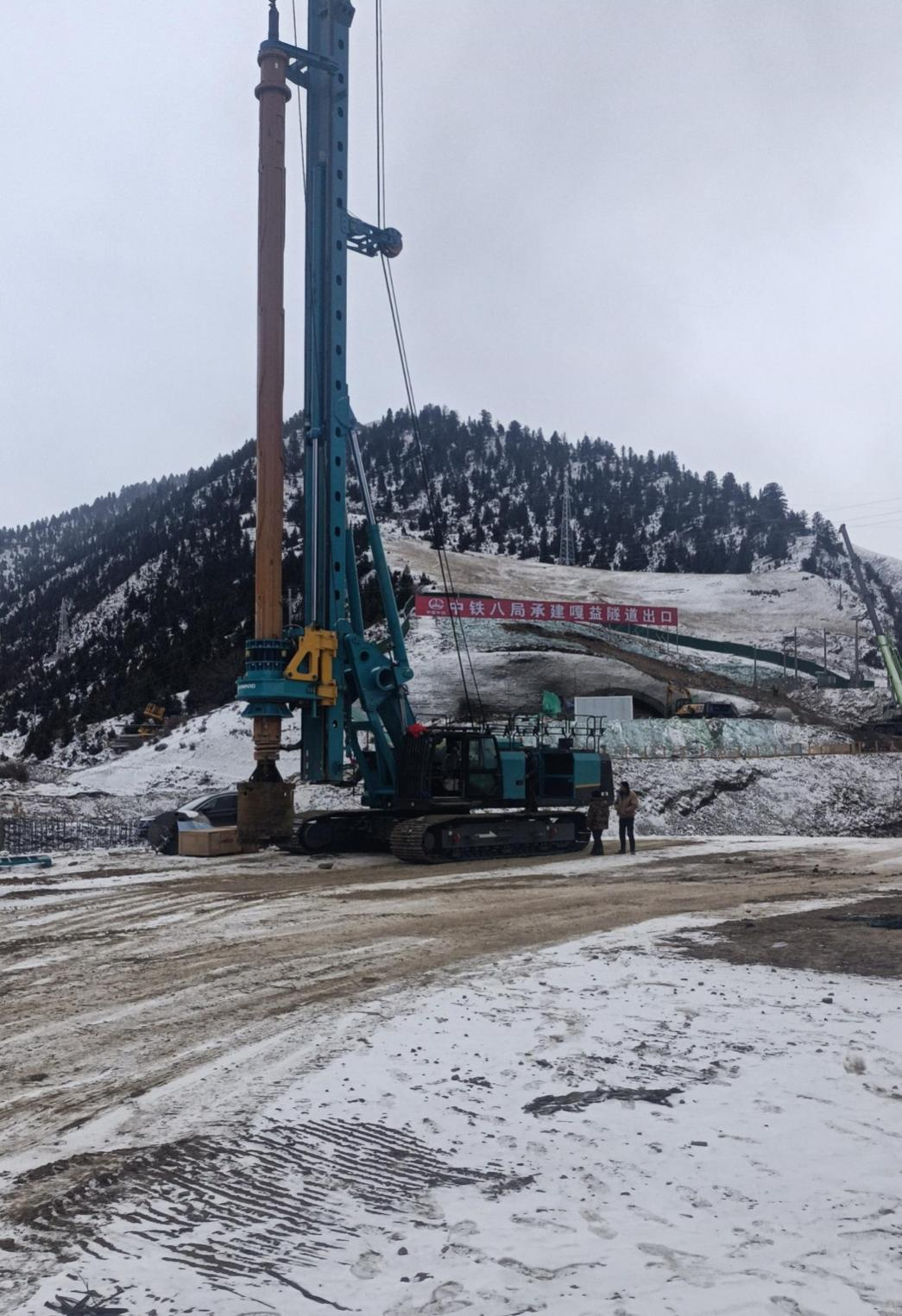 20220801105147_42061 决战“世界之巅”!qyh球友会官网智能旋挖钻机实力助建川藏铁路