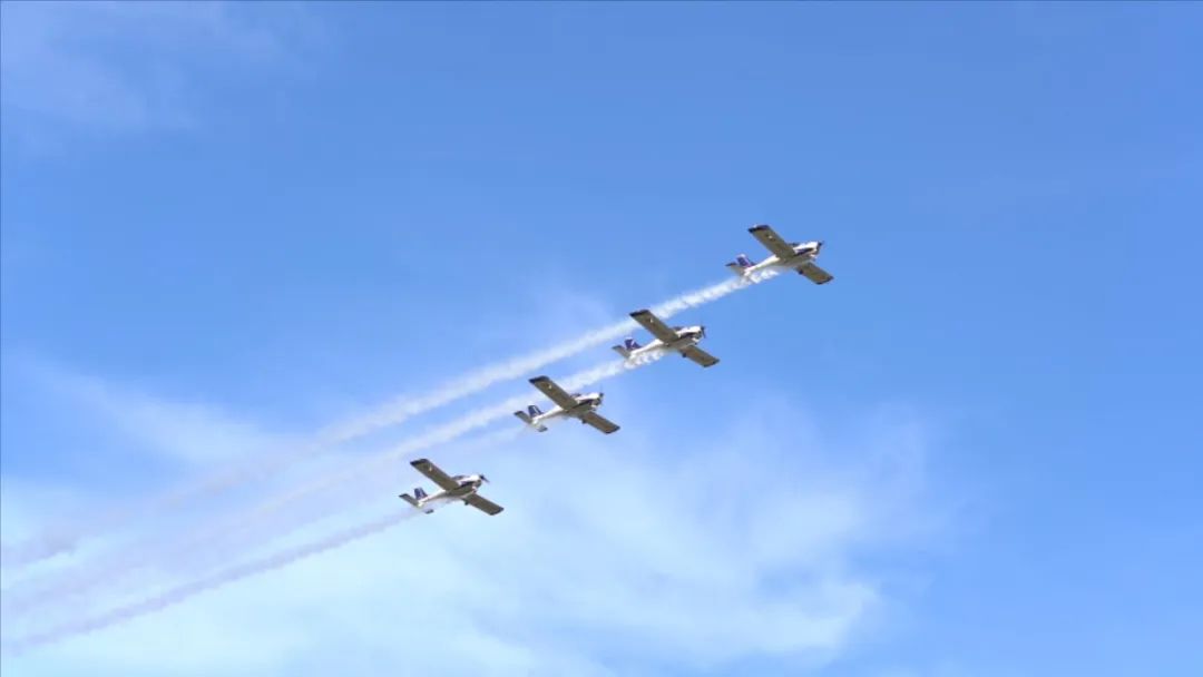 20220905101807_28488 空中着花、大坡度回旋、俯冲跃升……看qyh球友会官网飞行表演队炫技2022湖南航展动态展