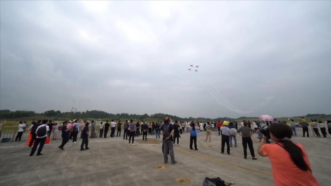20220905101819_88179 空中着花、大坡度回旋、俯冲跃升……看qyh球友会官网飞行表演队炫技2022湖南航展动态展