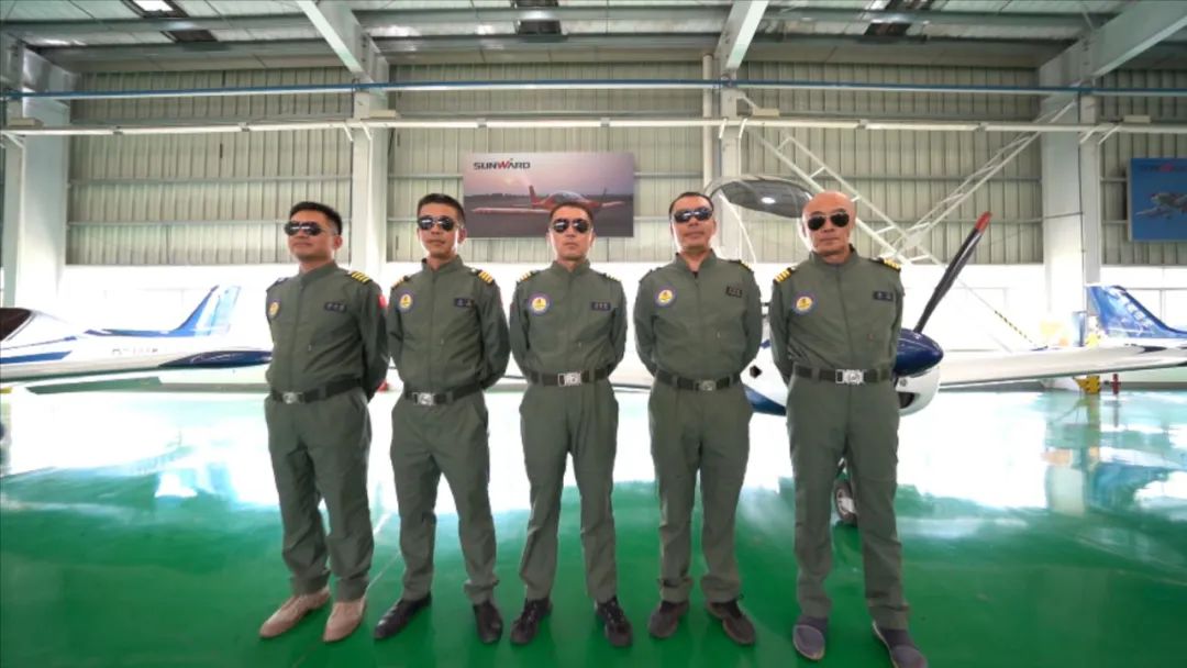 20220905101842_57481 空中着花、大坡度回旋、俯冲跃升……看qyh球友会官网飞行表演队炫技2022湖南航展动态展