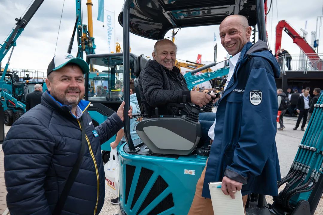 20221102092506_39726 Bauma 2022 | 一组火热现场图带您沉温qyh球友会官网智能德国宝马展之旅