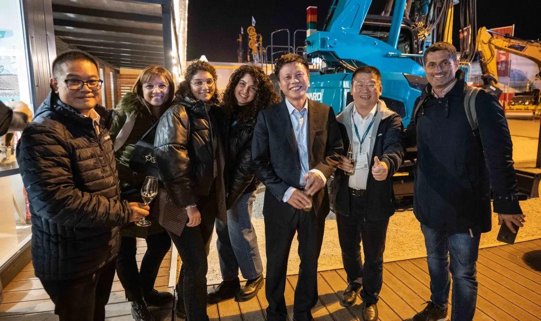 20221102092929_59239 Bauma 2022 | 一组火热现场图带您沉温qyh球友会官网智能德国宝马展之旅