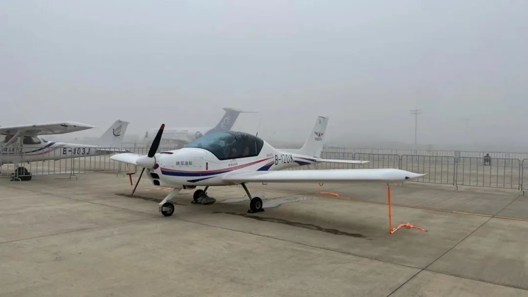 20221129091234_31798 逆势飞舞!qyh球友会官网航空携手合作同伴亮相2022资阳飞行大会