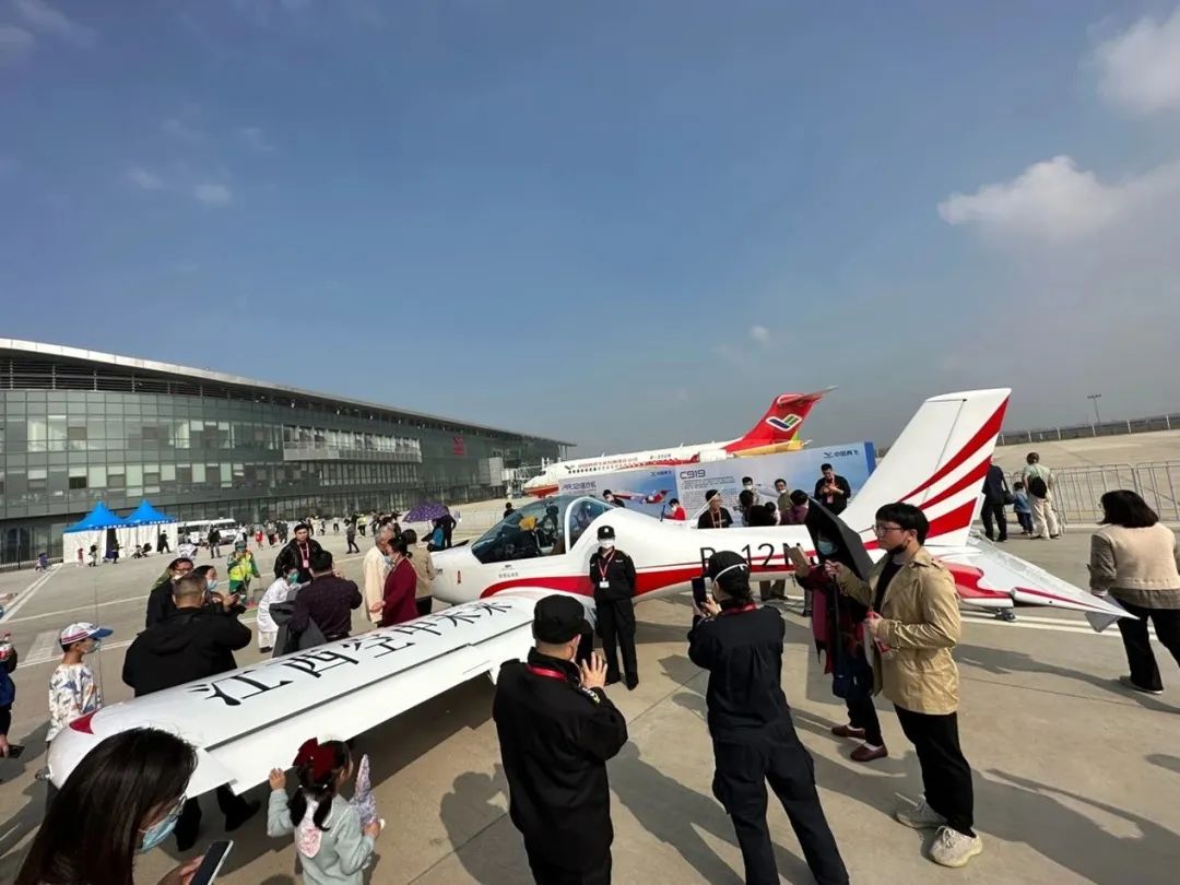 20221129091311_66602 逆势飞舞!qyh球友会官网航空携手合作同伴亮相2022资阳飞行大会