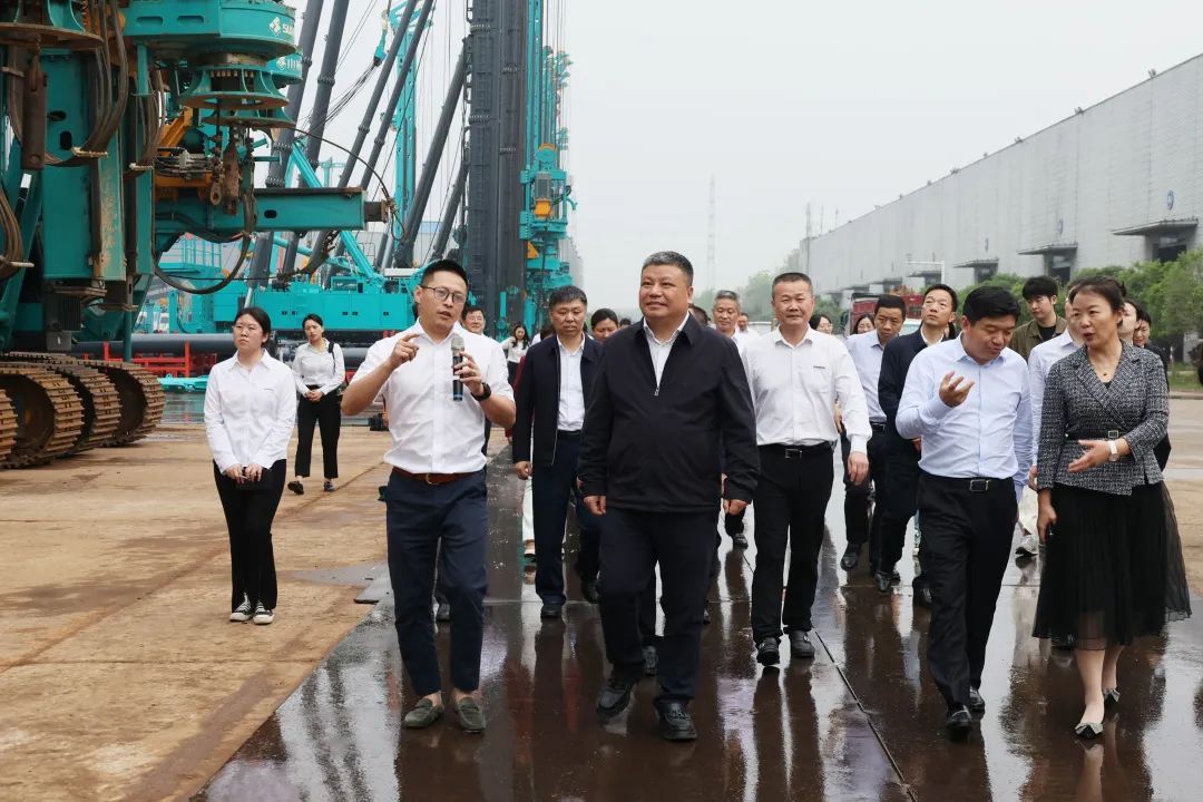 20230417085406_95678 长沙市政协主席陈刚调研qyh球友会官网智能