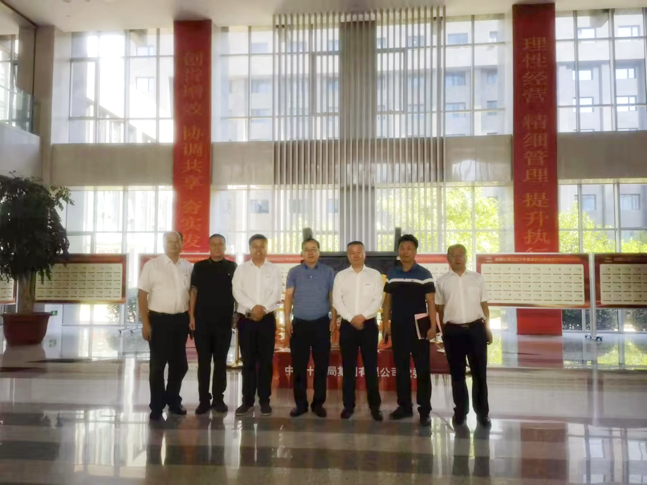合作共赢!qyh球友会官网智能总经理夏志宏带队赴中铁十九局造访互换