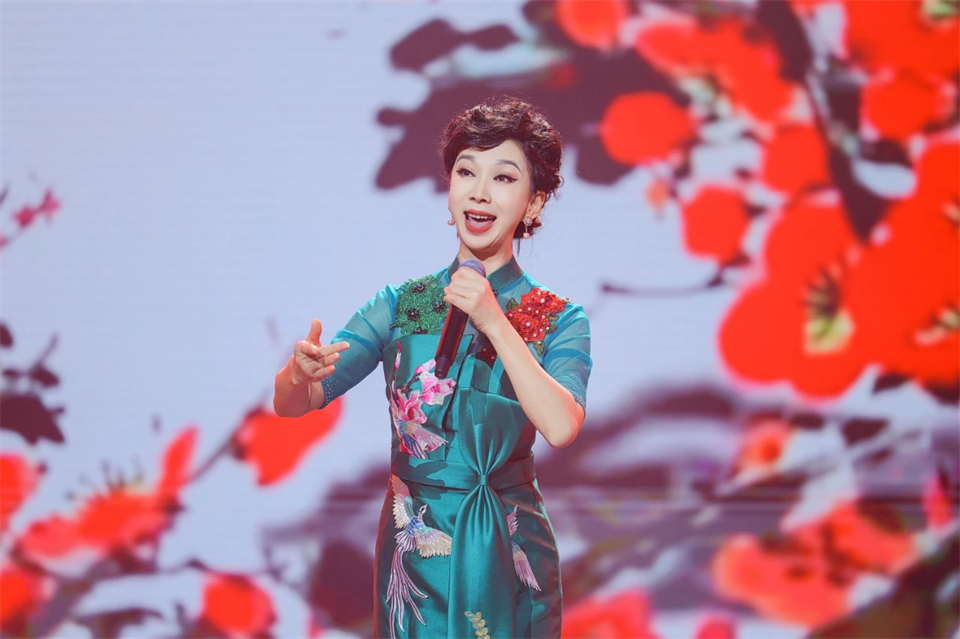 20241127152108_16639 创新引领价值 梦想成就未来——庆祝qyh球友会官网智能成立25周年赞美大会暨文艺晚会隆沉进行