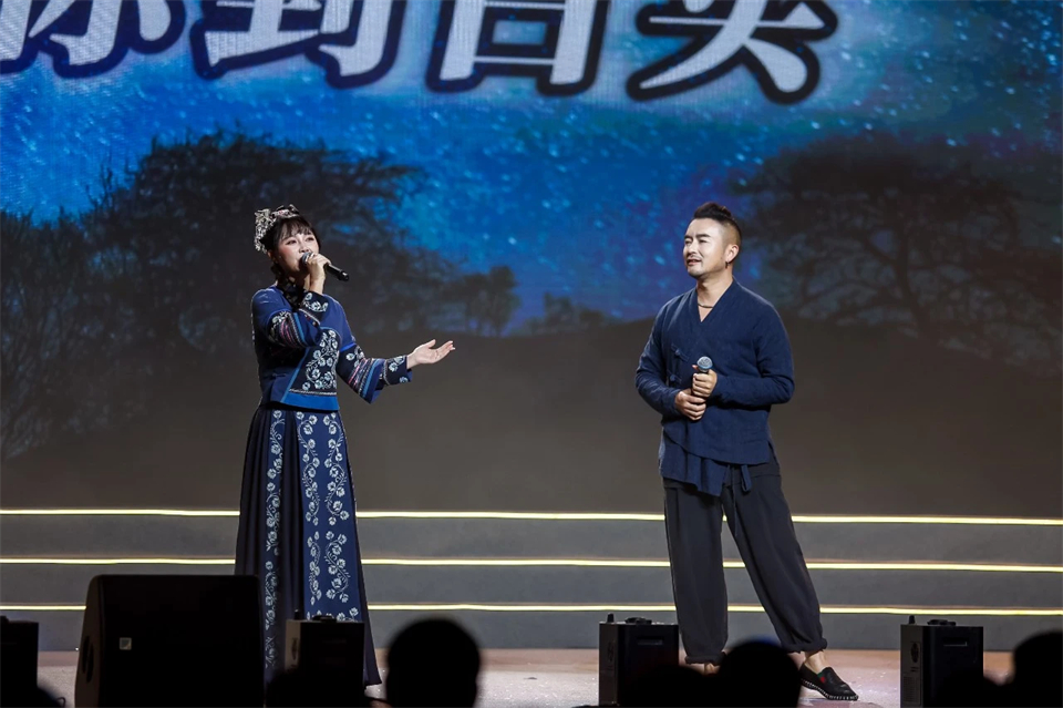 20241127152414_77802 创新引领价值 梦想成就未来——庆祝qyh球友会官网智能成立25周年赞美大会暨文艺晚会隆沉进行