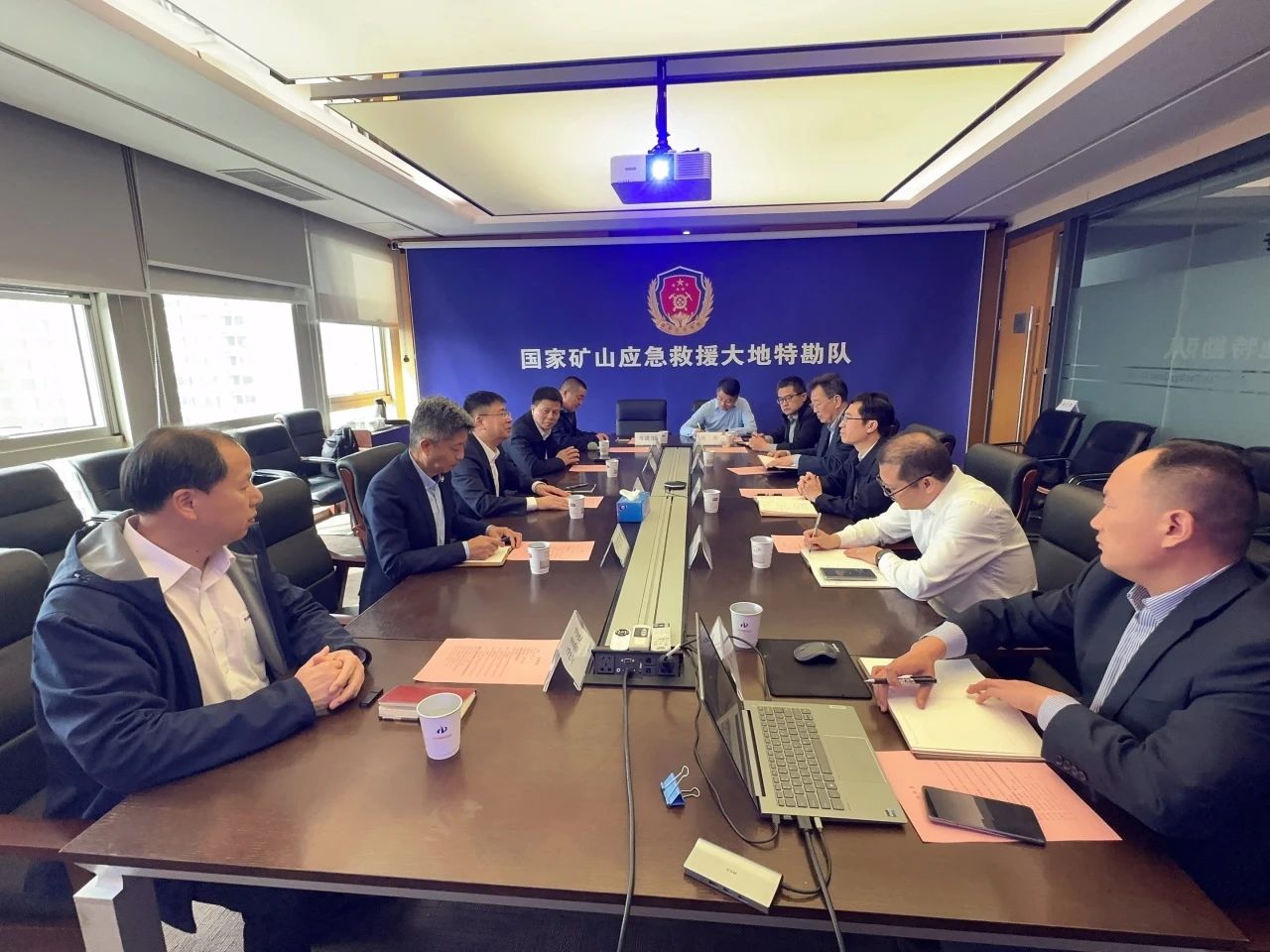 qyh球友会官网智能董事长付向东带队造访中煤地质总局、大地特勘公司
