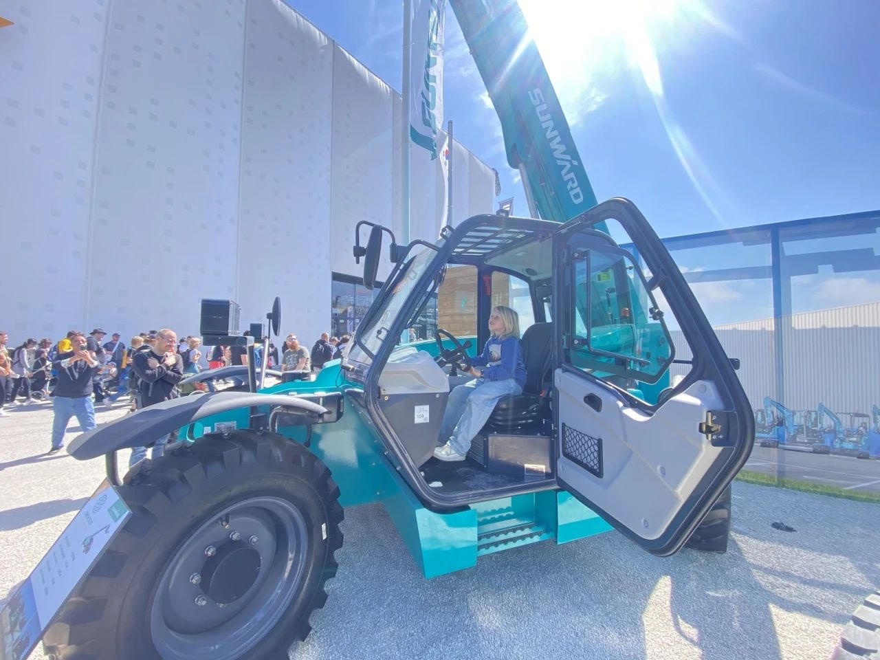qyh���ѻ�������ܸ߿ջ�е����Bauma 2025�� ����Դ�����봴�²�Ʒ��ȫ����Ŀ