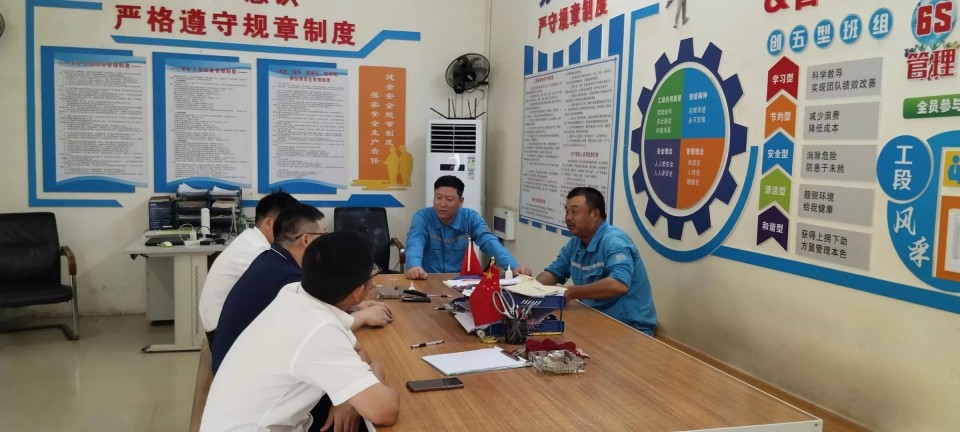 20250625080415_95166 逾越qyh球友会官网万里 智启服务新程——qyh球友会官网矿岩“服务万里杏妆活动走进海螺水泥
