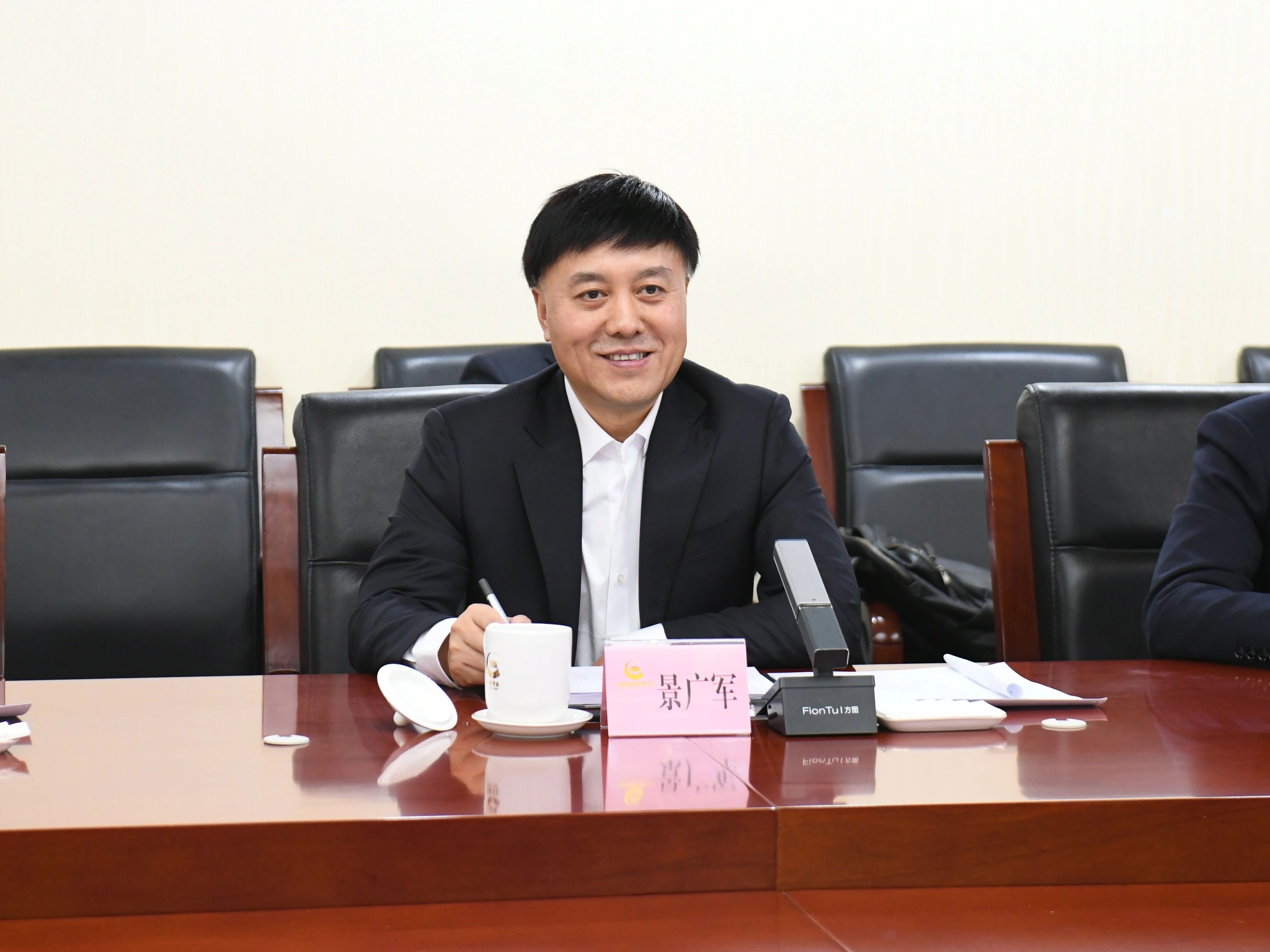 昭通工控集团董事长景广军率qyh球友会官网智能团队到中国黄金集团造访互换
