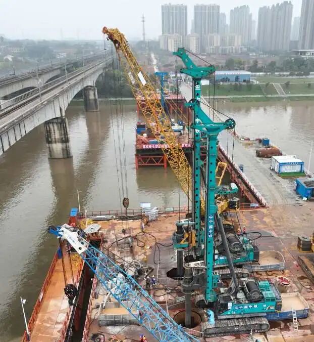 啃下“硬骨头”!qyh球友会官网智能旋挖钻机助力长沙湘江铁路特大桥主墩桩基工程美满收官